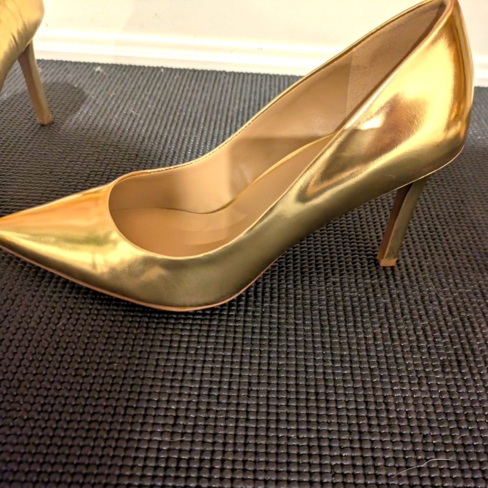 GOLD NATURALIZER HEELS